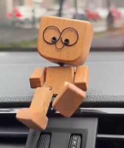 🔥Encantadora figurita de madera que se balancea