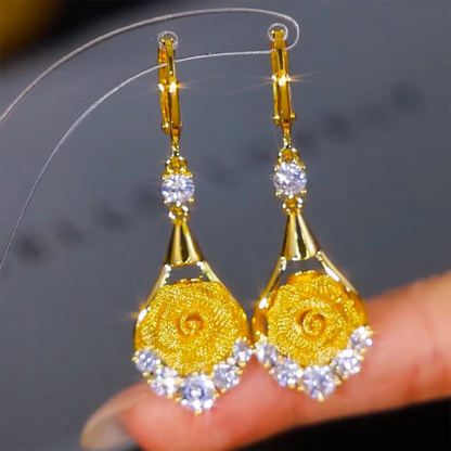 Elegantes Aretes de Rosa con Diseño de Malla